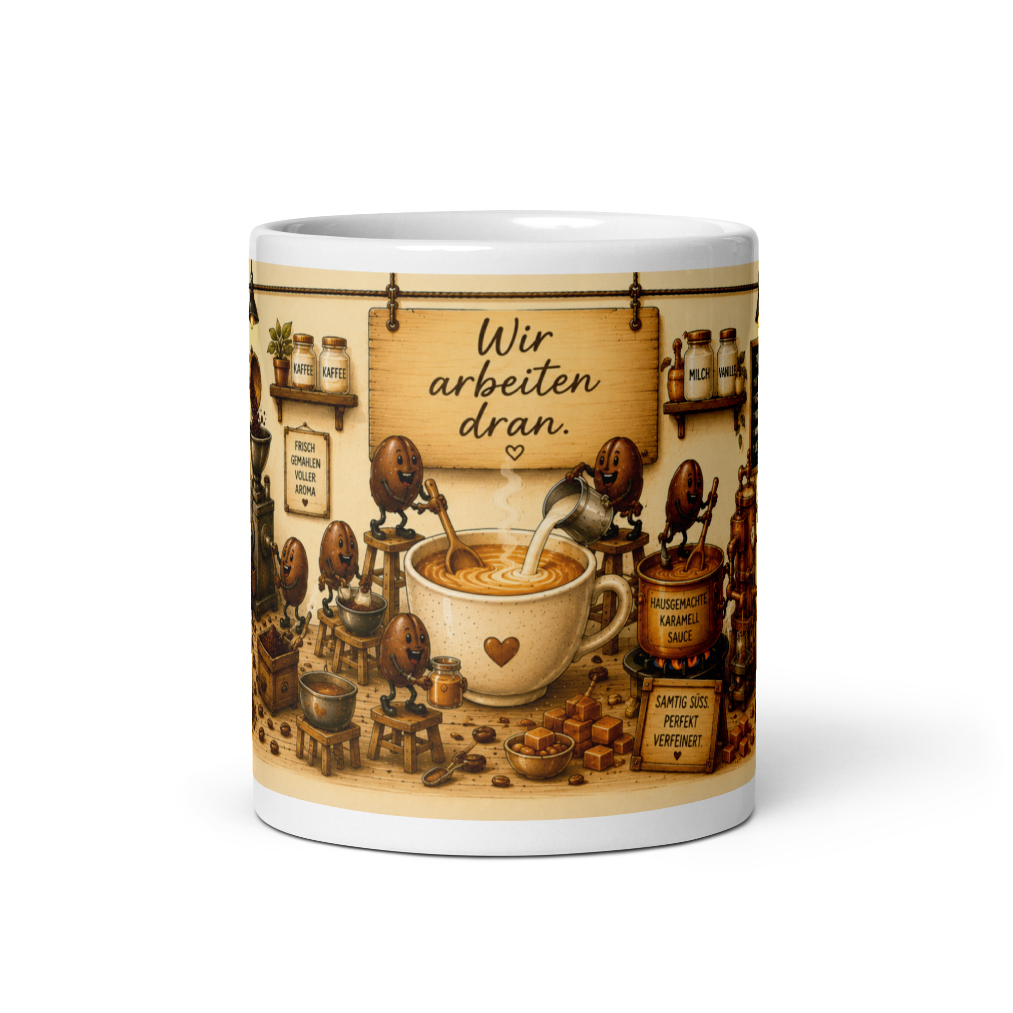 Kaffeetasse „Karamell Latte – Wir arbeiten dran!“ – Panoramatasse mit Geschichte